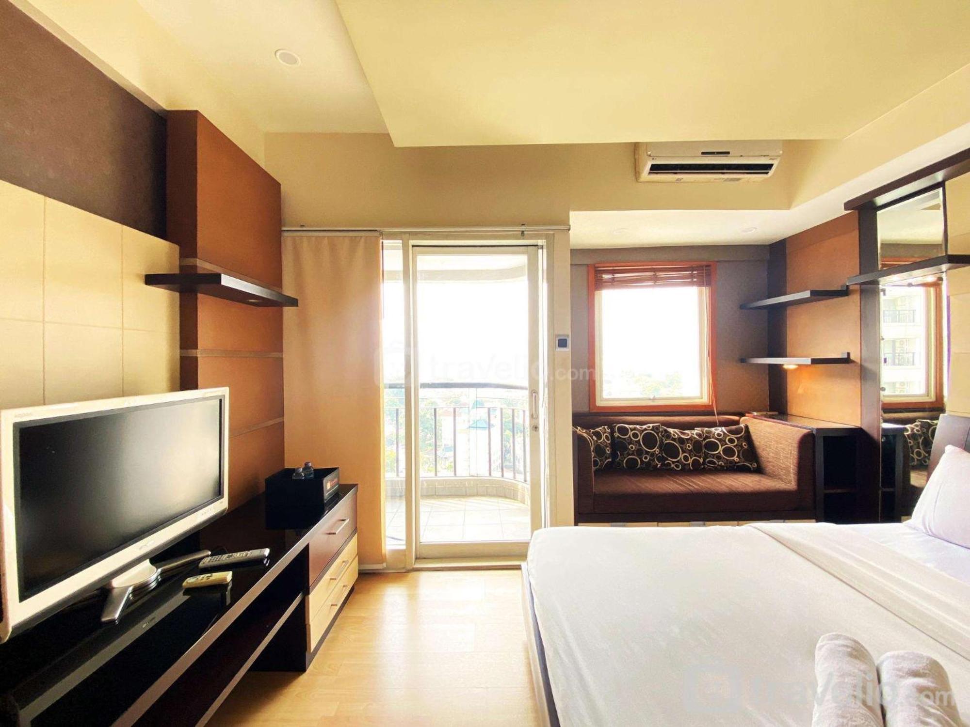 Warm And Comfort At Braga Walk By Travelio Apartemen *